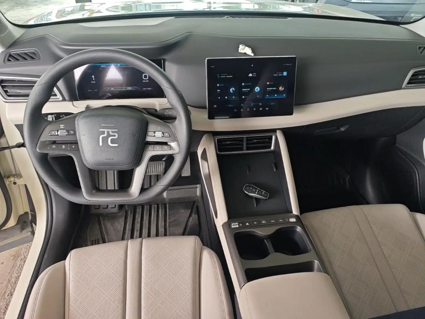 BYD Yuan UP 2025 Model 301KM Leading Version — миниатюра 12