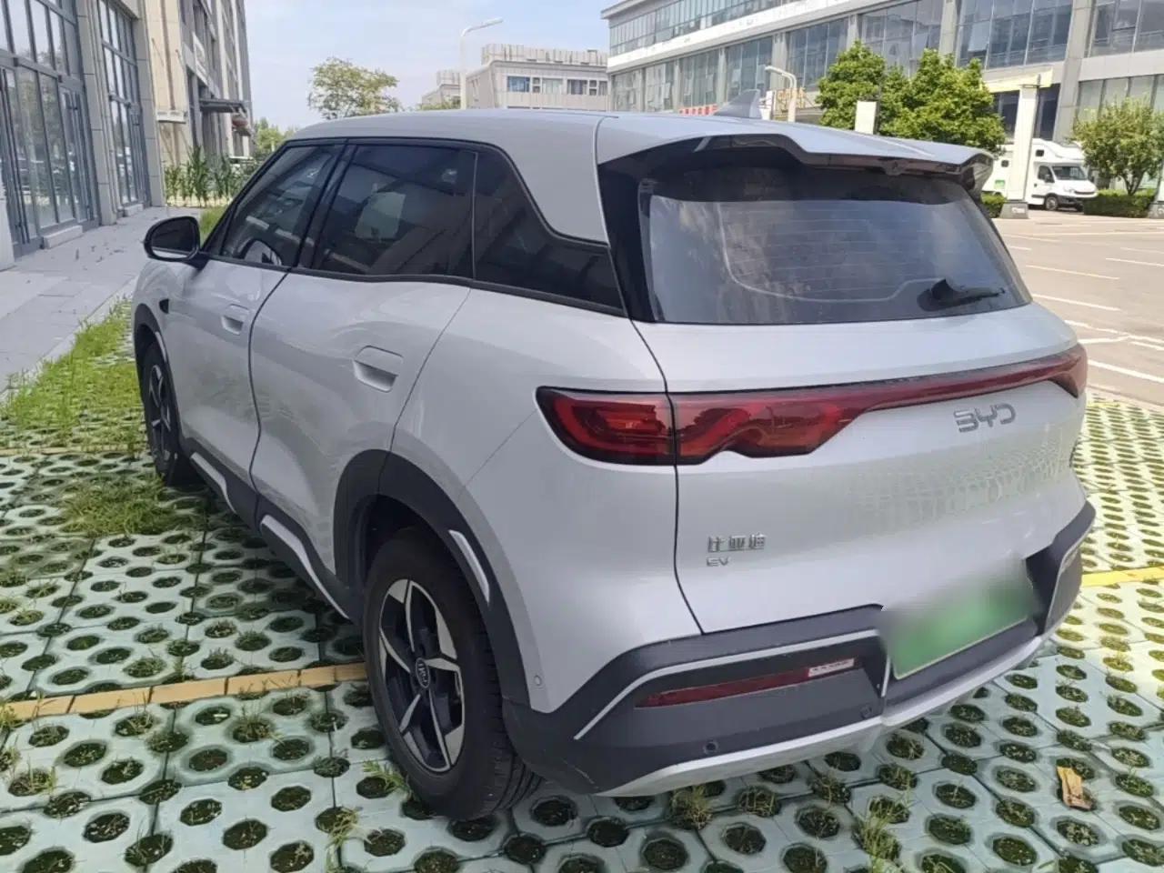 BYD Yuan UP 2025 Intelligent Driving Version 401 km Beyond-Range Edition — миниатюра 4