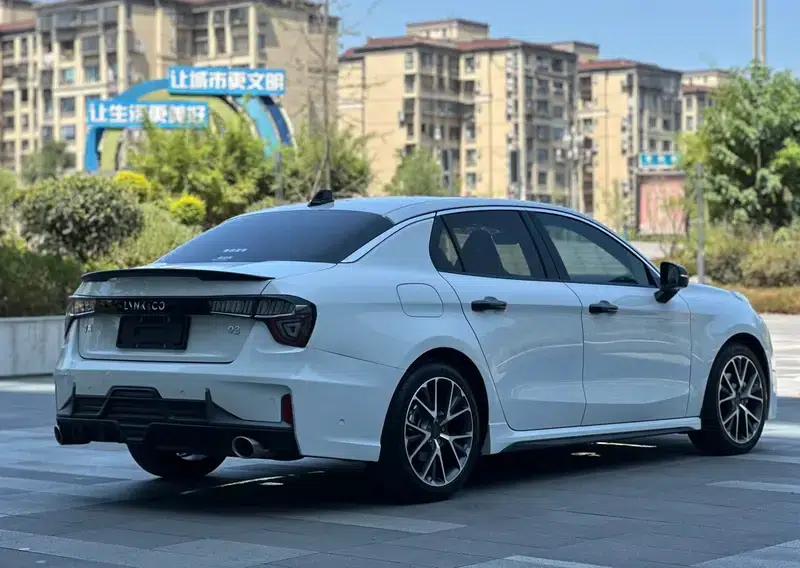 Lynk & Co 03 2022 2.0TD DCT Pro — миниатюра 6