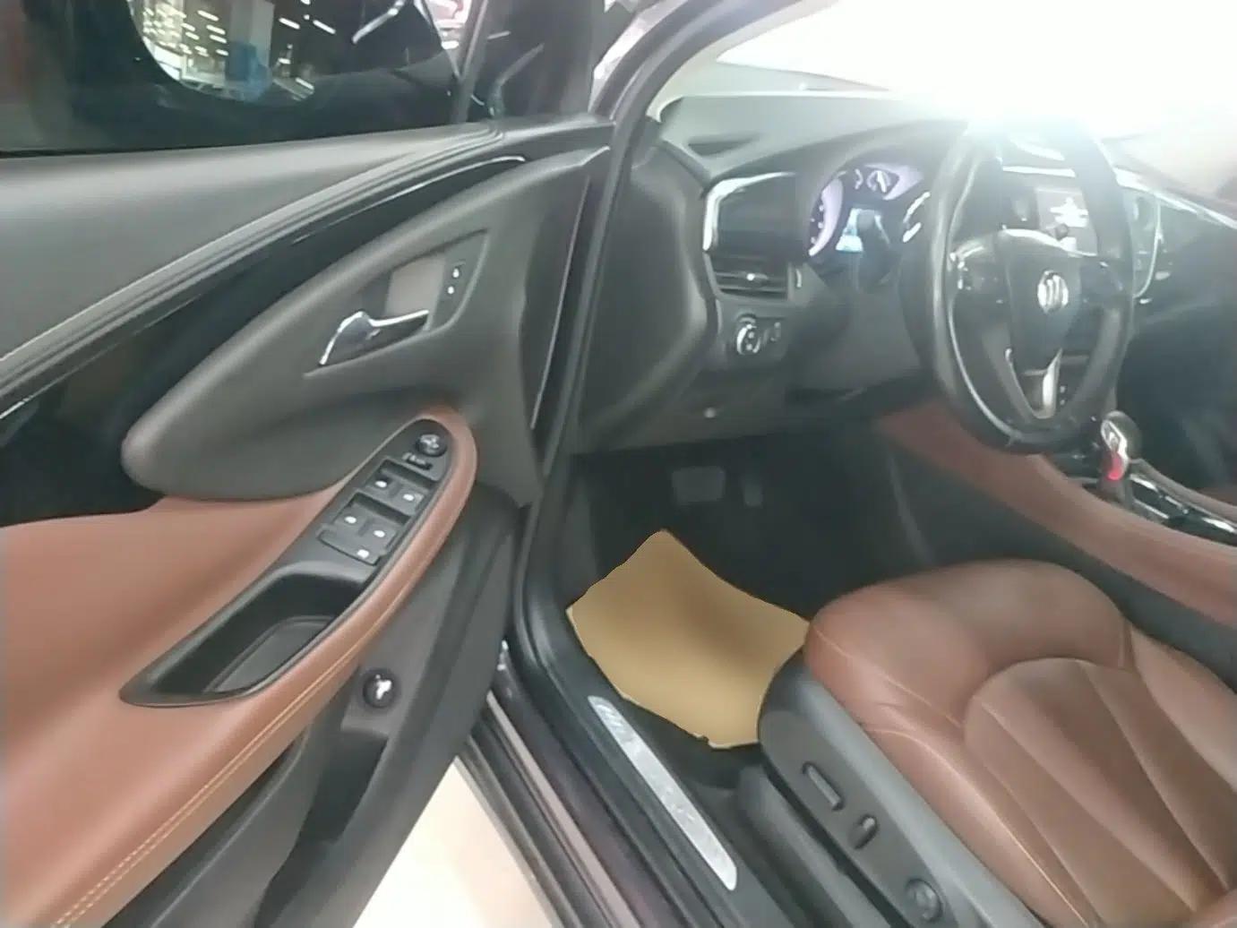 Buick Envision 2018 28T Four-Wheel Drive Elite Version — миниатюра 18