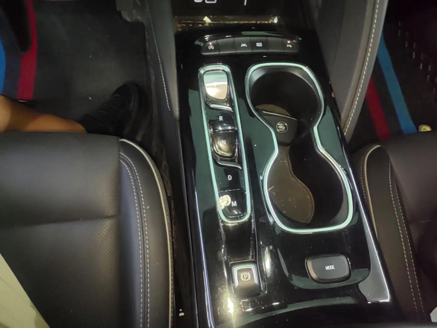 Buick Envision 2022 Encore S 652T Two-Wheel-Drive Luxury Model — миниатюра 16