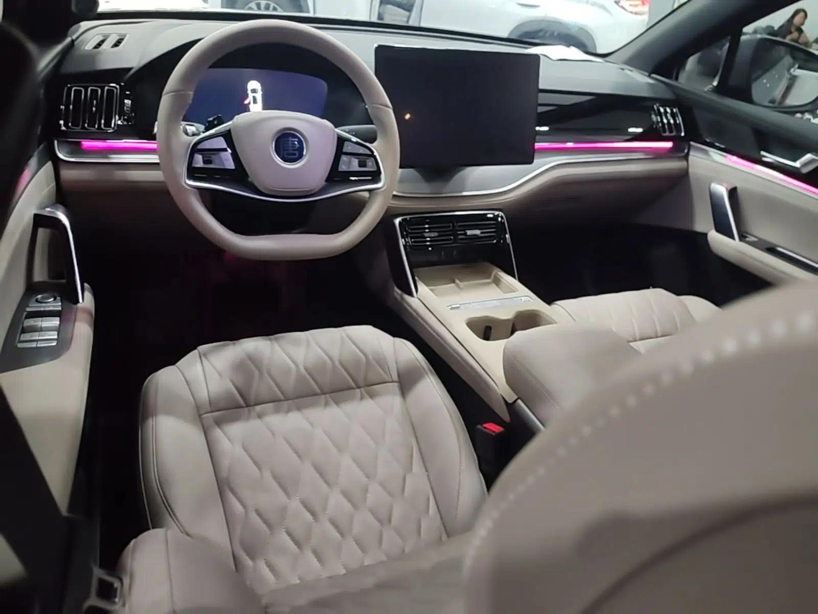 BYD Tang New Energy 2025 Model Smart Drive Version DM-i 175KM Deluxe Version — миниатюра 12
