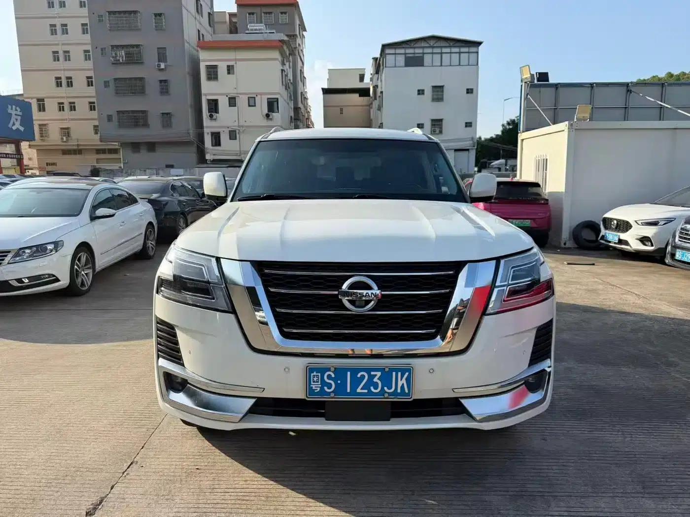 Nissan Patrol 2018 4.0L Flagship Edition — миниатюра 1