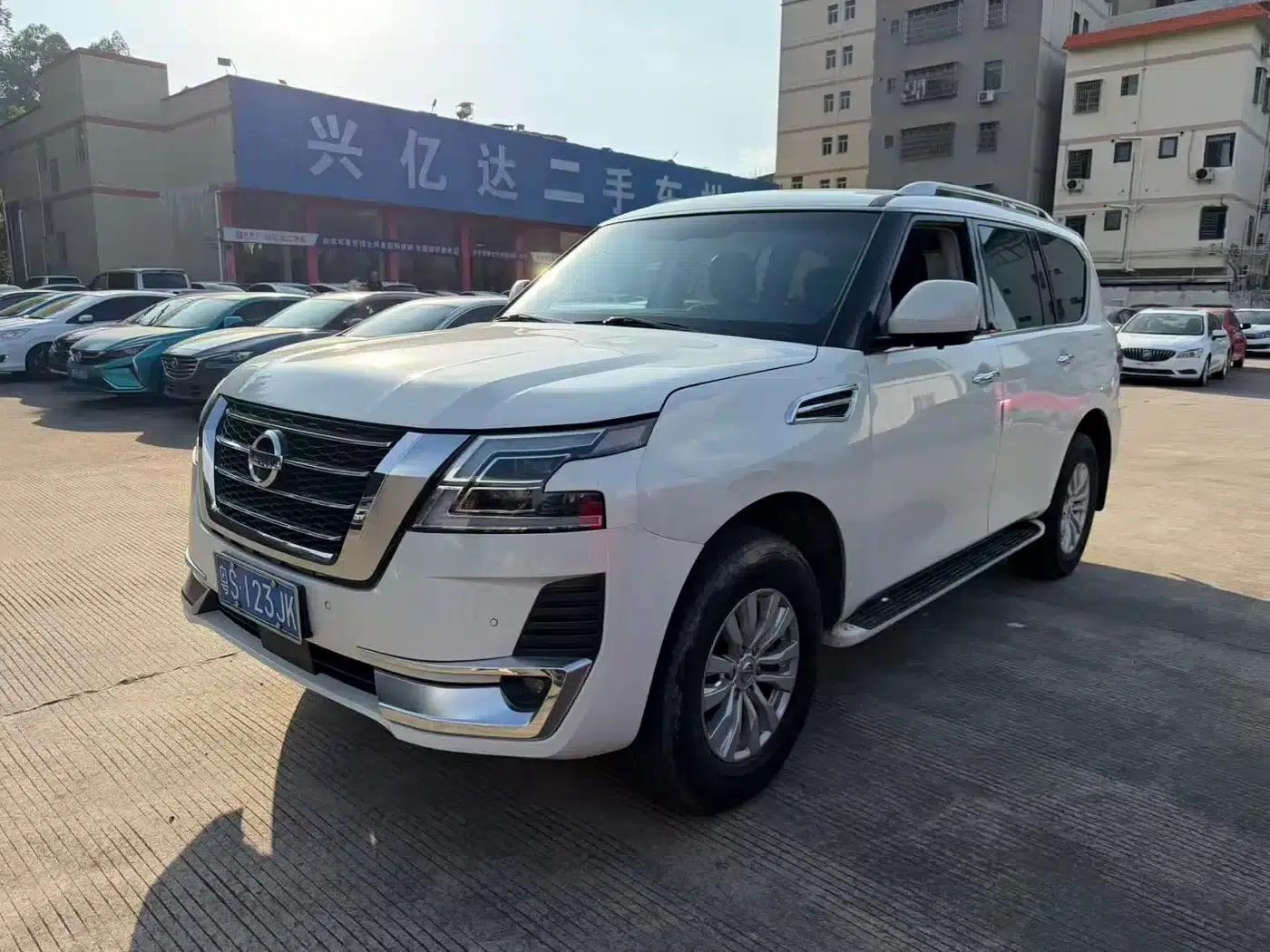 Nissan Patrol 2018 4.0L Flagship Edition — миниатюра 2