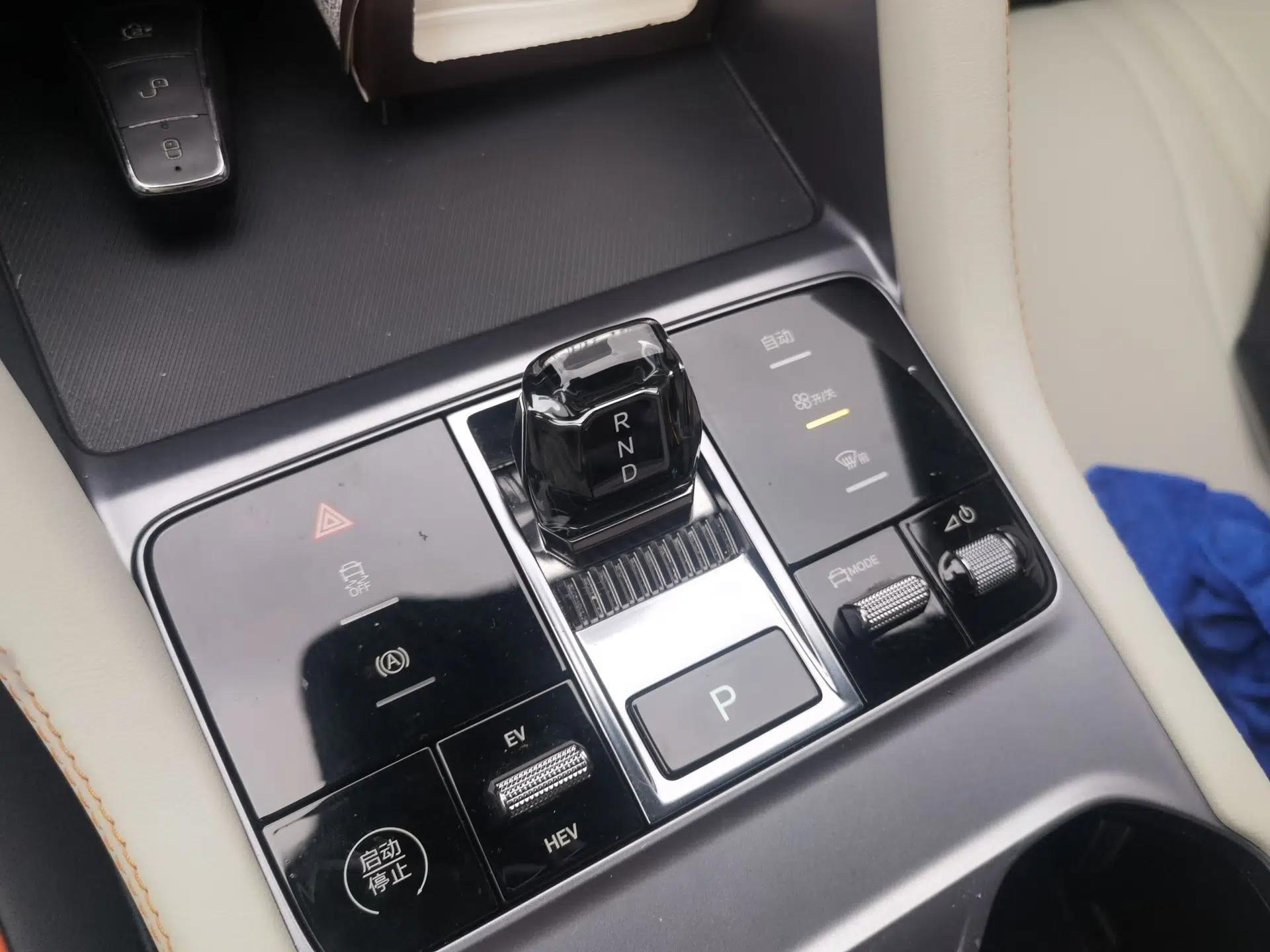 BYD Song PLUS New Energy 2023 Champion Edition DM-i 110KM Flagship Model — миниатюра 13