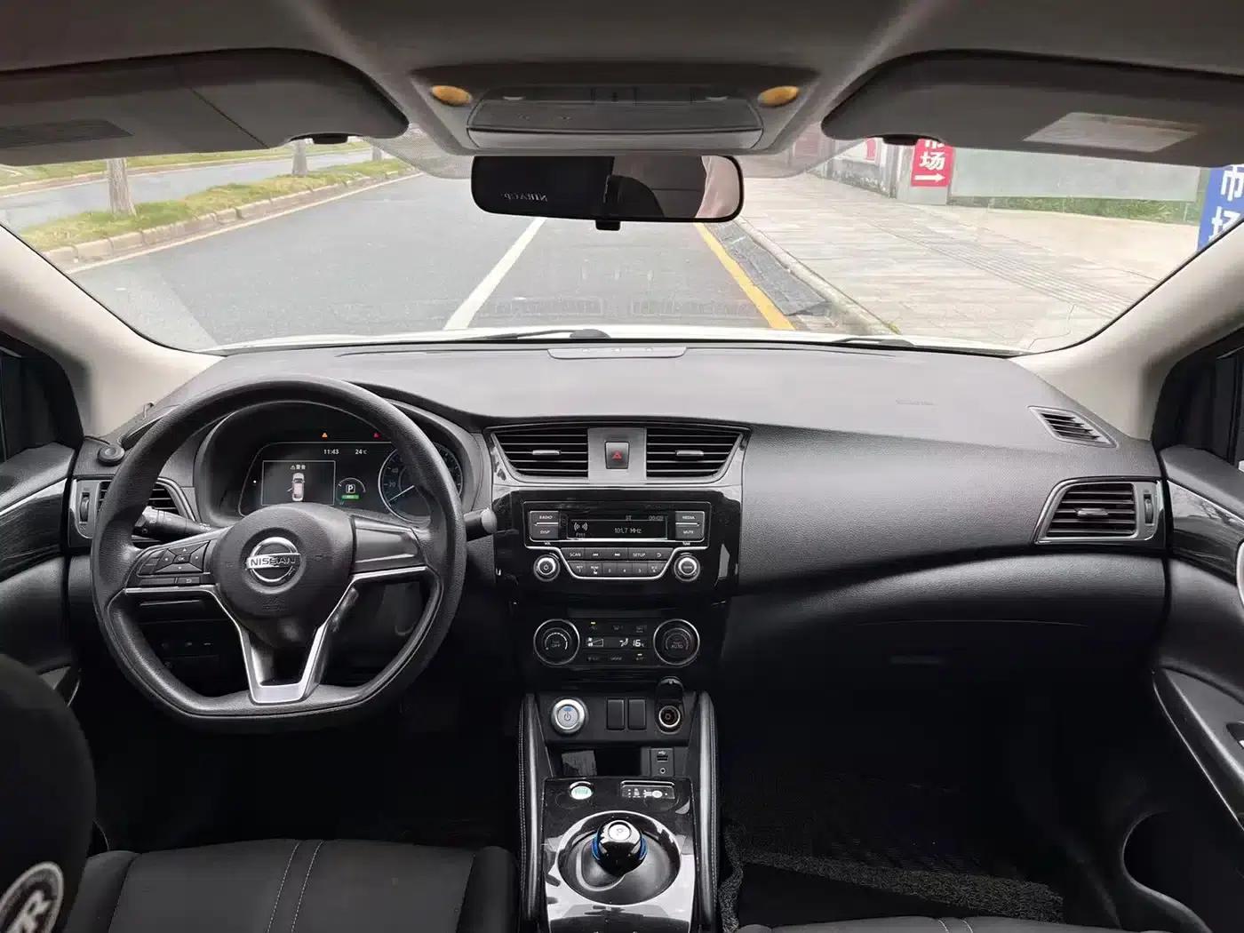 Nissan Sylphy EV 2018 Smart Edition — миниатюра 7