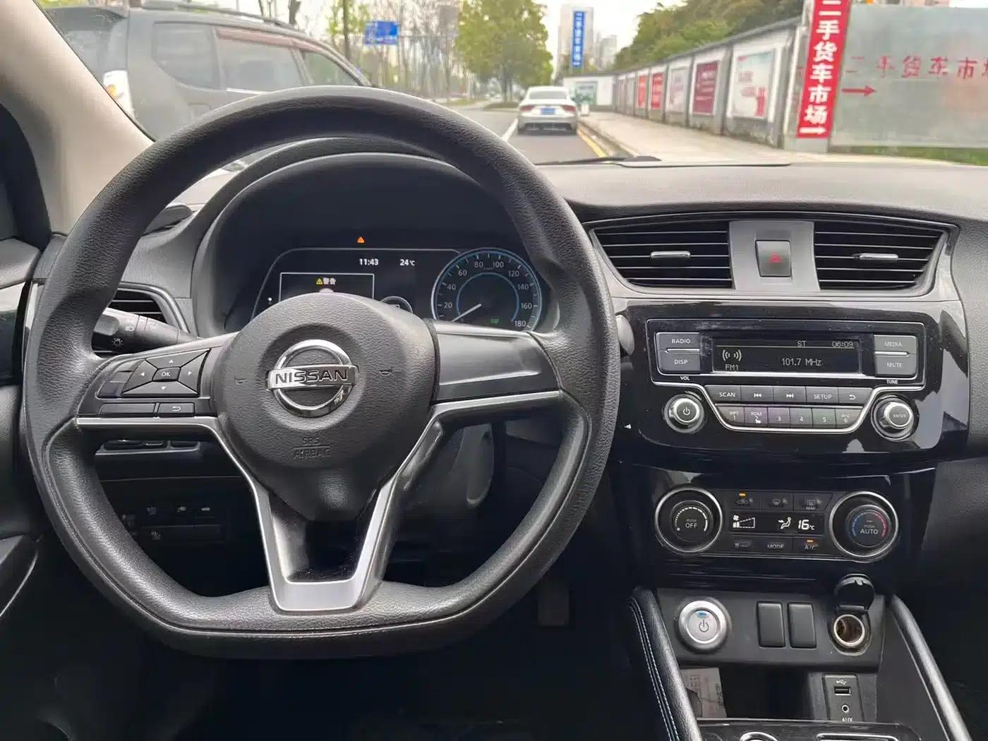 Nissan Sylphy EV 2018 Smart Edition — миниатюра 8