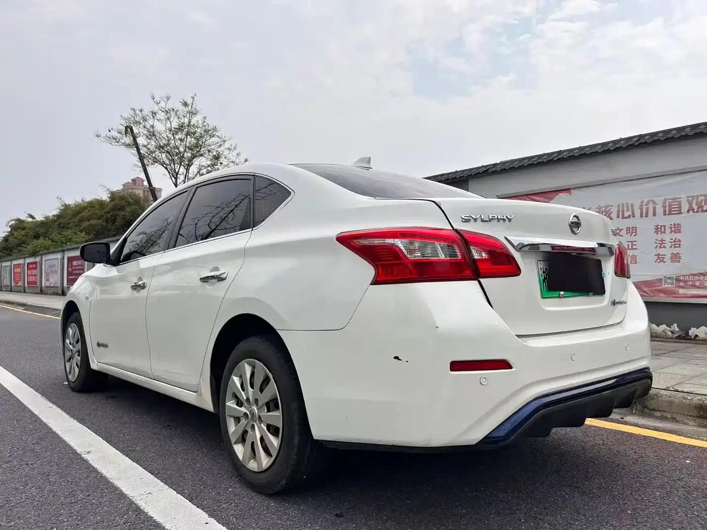 Nissan Sylphy EV 2018 Smart Edition — миниатюра 10