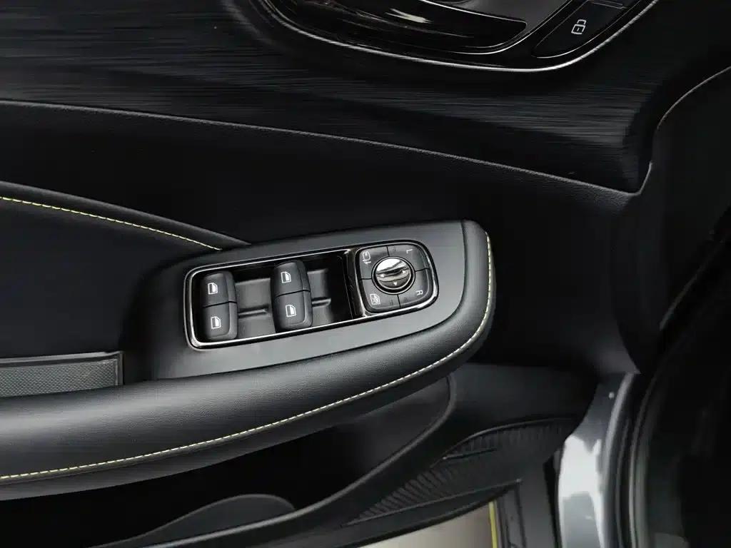 Roewe RX5 2021 PLUS 330TGI Automatic National Trend Smart Edition — миниатюра 9