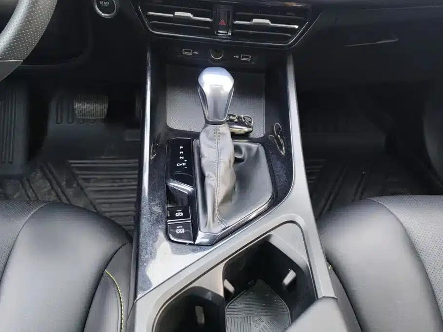 Roewe i5 2021 1.5L CVT Star Edition — миниатюра 16