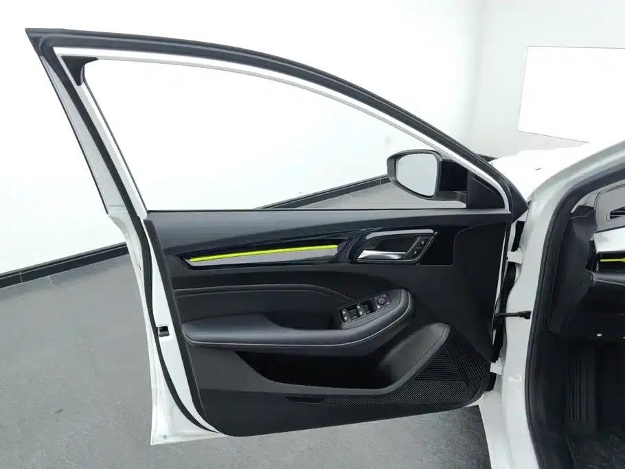 Roewe i5 2021 1.5L CVT Star Edition — миниатюра 7