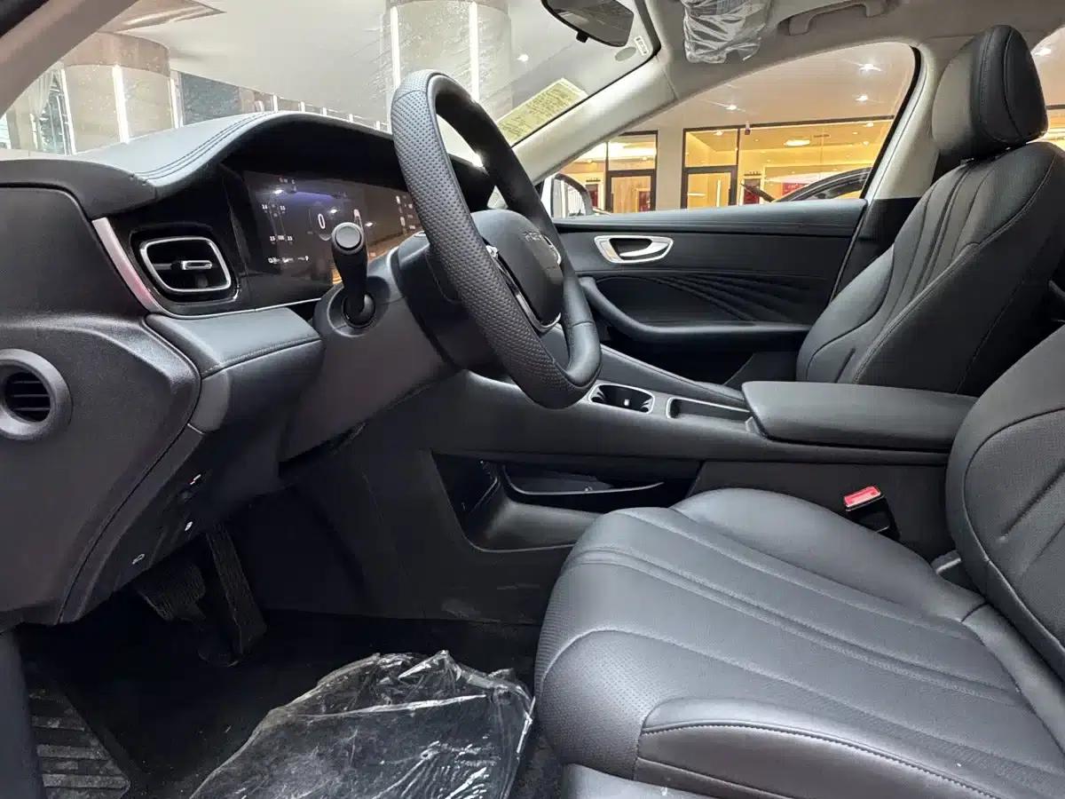 Roewe D7 2023 DMH 125km Super Edition — миниатюра 11