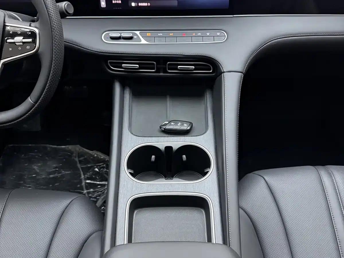 Roewe D7 2023 DMH 125km Super Edition — миниатюра 15