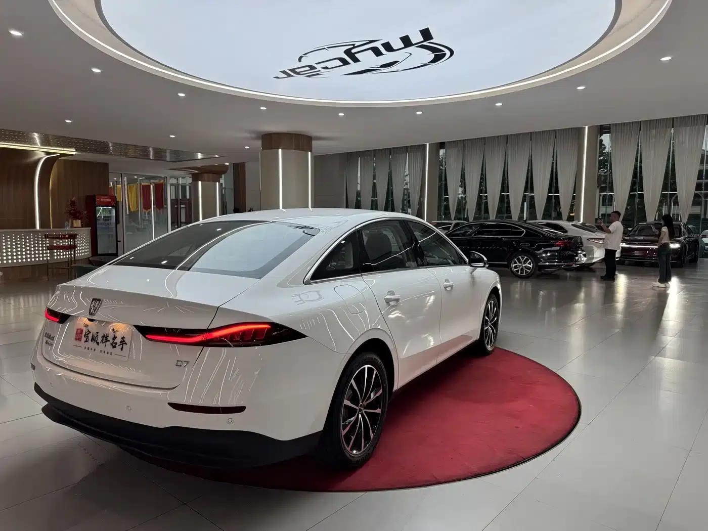 Roewe D7 2023 DMH 125km Super Edition — миниатюра 5
