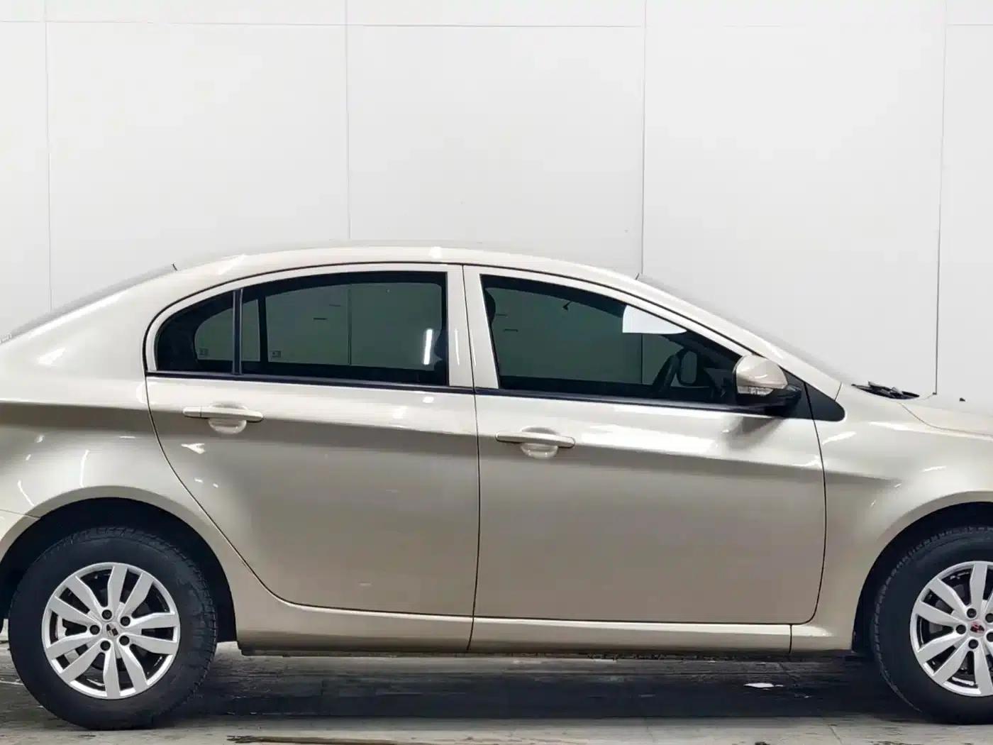 Roewe 350 2014 1.5L Automatic Speedway Edition — миниатюра 8