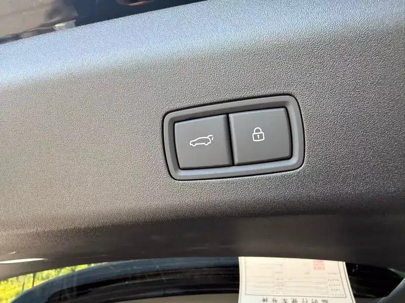 Li Auto i8 2025 Standard Edition — миниатюра 17