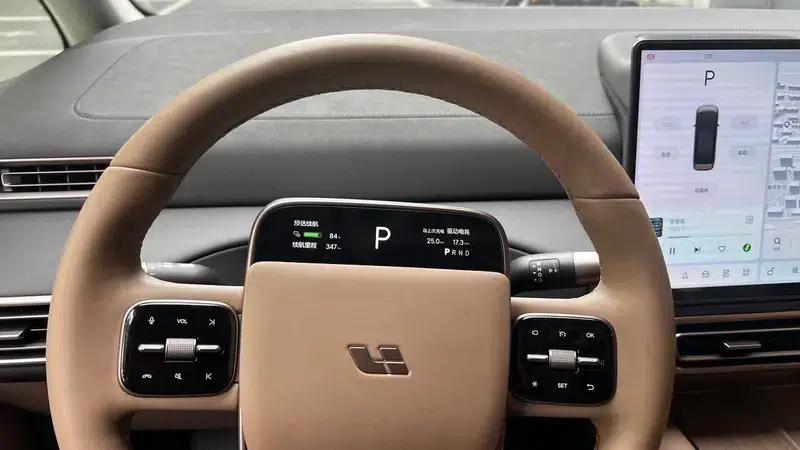 Li Auto MEGA 2025 Home Edition — миниатюра 31