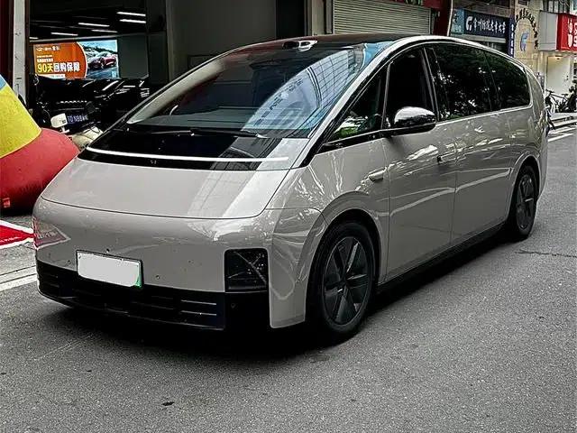 Li Auto MEGA 2025 Home Edition
