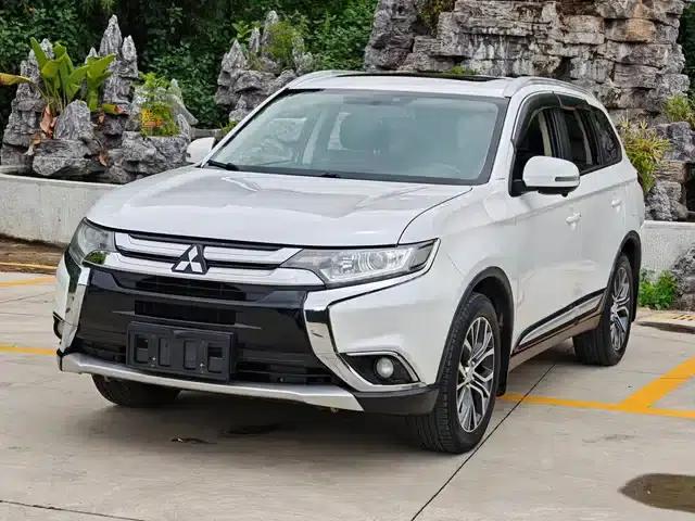 Outlander 2018 2.0L 2WD Glory Edition 5-seater