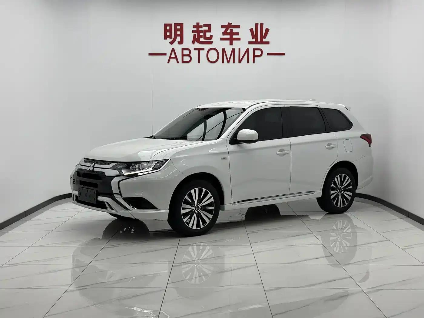 Outlander 2021 Facelift 2.0L 2WD Comfortline 5-Seater — миниатюра 1