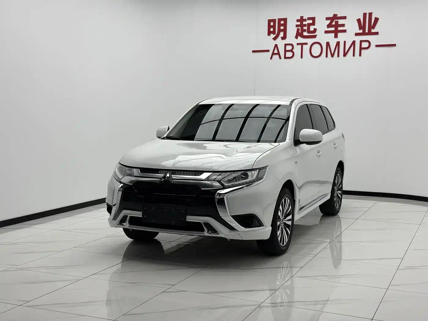 Outlander 2021 Facelift 2.0L 2WD Comfortline 5-Seater — миниатюра 4