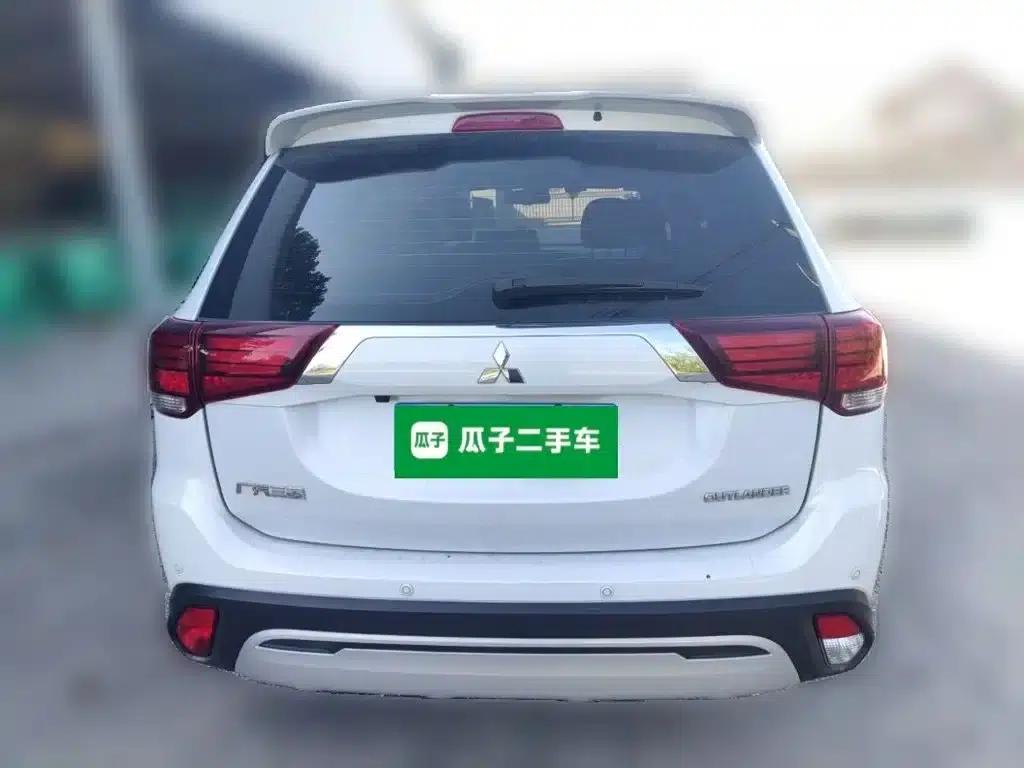 Outlander 2019 2.4L 2WD Premium Edition 5-seater (National V Emission Standard) — миниатюра 4