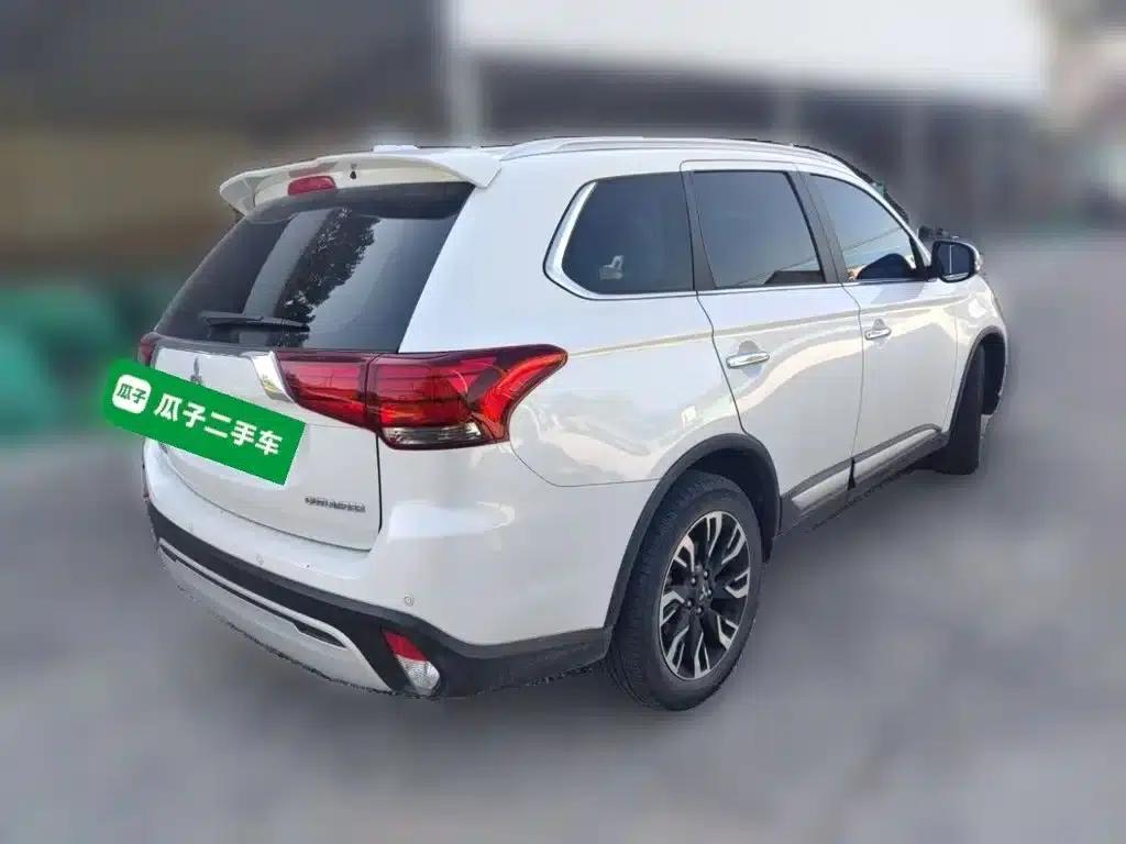 Outlander 2019 2.4L 2WD Premium Edition 5-seater (National V Emission Standard) — миниатюра 5