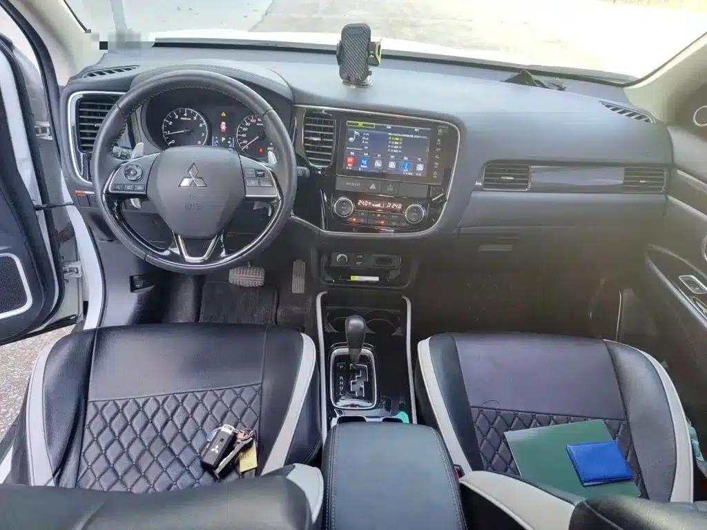Outlander 2019 2.4L 2WD Premium Edition 5-seater (National V Emission Standard) — миниатюра 6