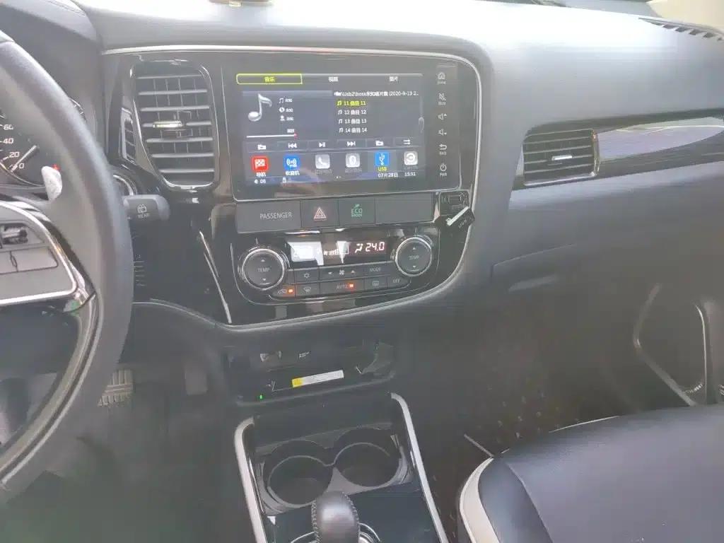 Outlander 2019 2.4L 2WD Premium Edition 5-seater (National V Emission Standard) — миниатюра 10