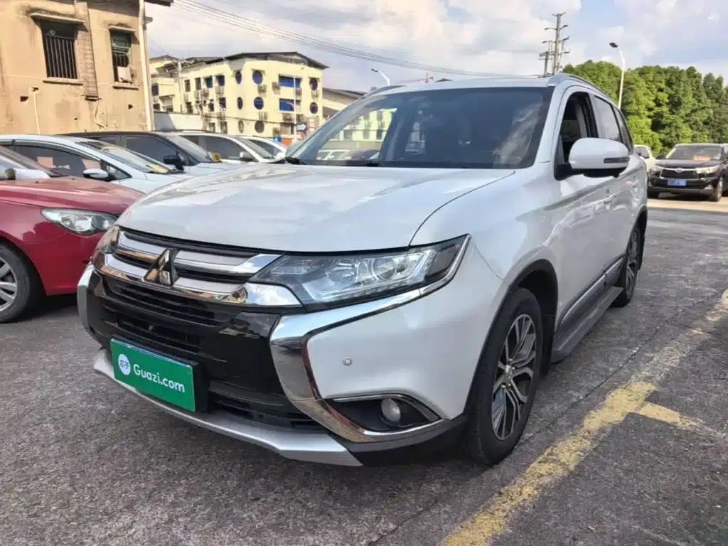 Outlander 2018 2.0L 2WD Joyful Edition 7-seater — миниатюра 1