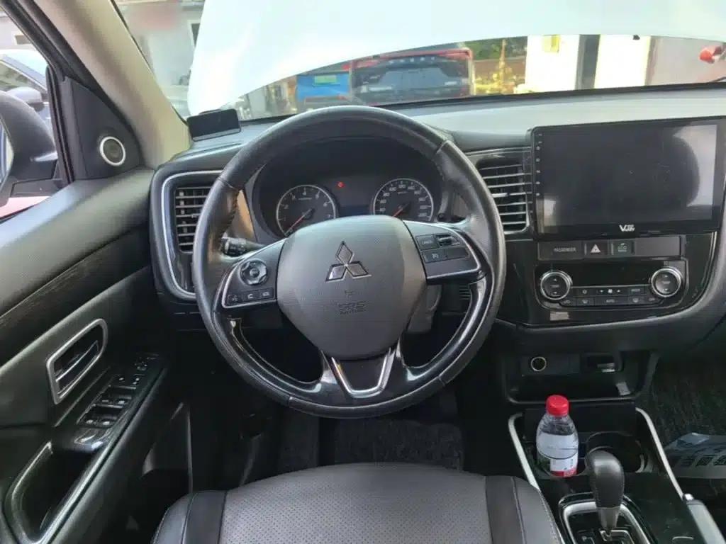 Outlander 2018 2.0L 2WD Joyful Edition 7-seater — миниатюра 11