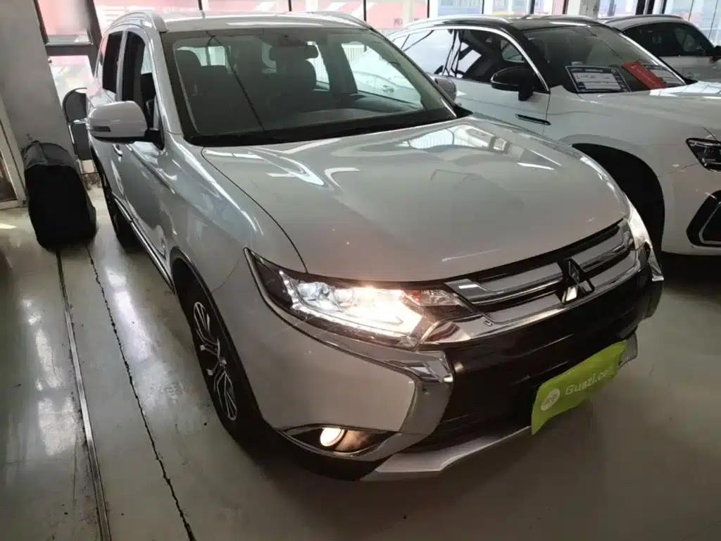 Outlander 2018 2.4L 4WD Elite Edition 5-seater — миниатюра 4