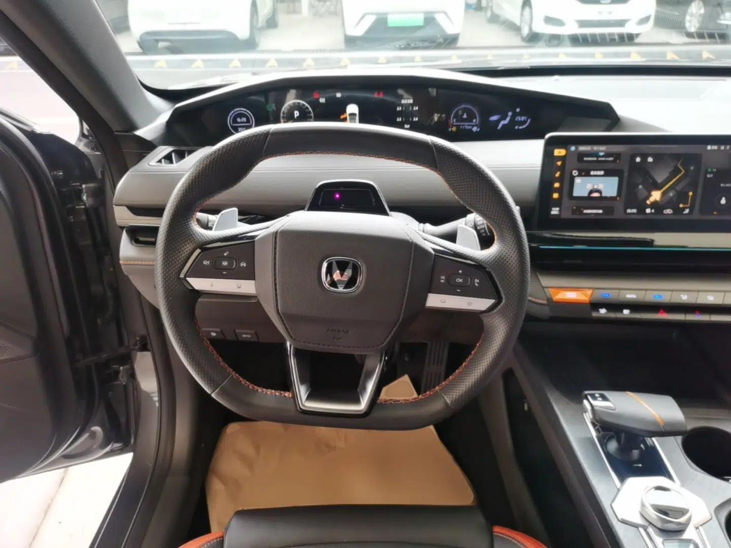 CHANGAN UNI-V 2023 1.5T Prestige Model — миниатюра 13