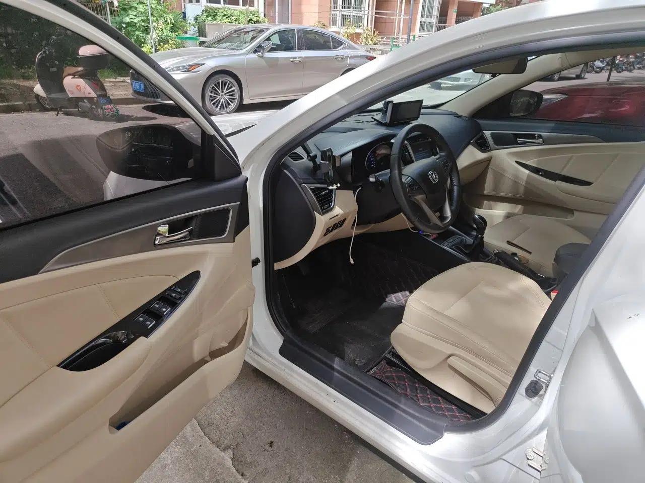 CHANGAN Eado 2016 1.6L Manual Fashion Edition — миниатюра 16