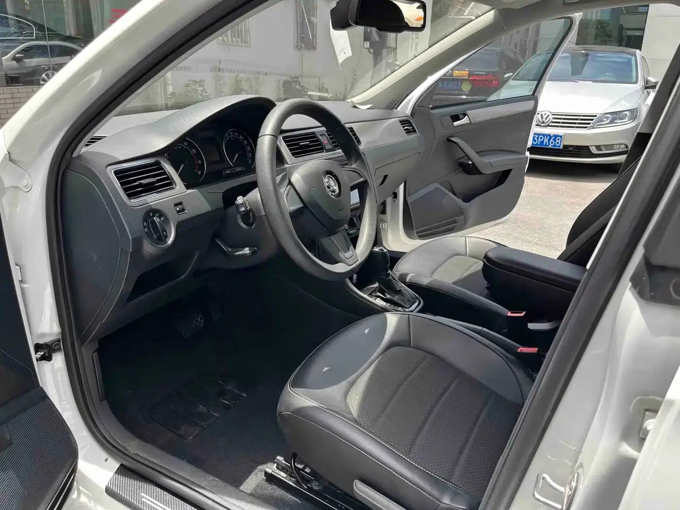 Rapid Spaceback 2016 Facelift 1.6L Automatic Comfortline — миниатюра 8