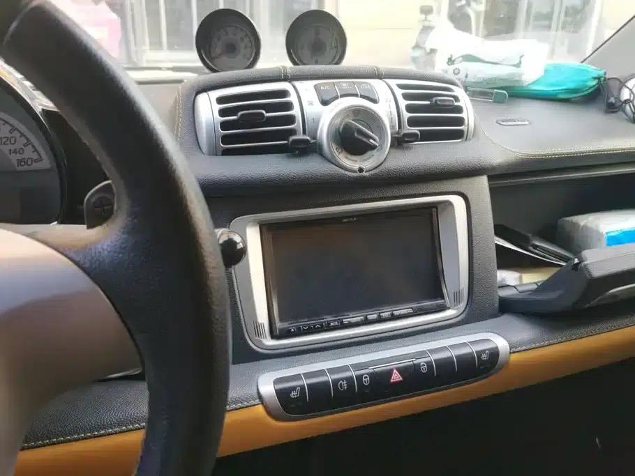 2013 smart fortwo 1.0T hardtop city adventurer special edition — миниатюра 13