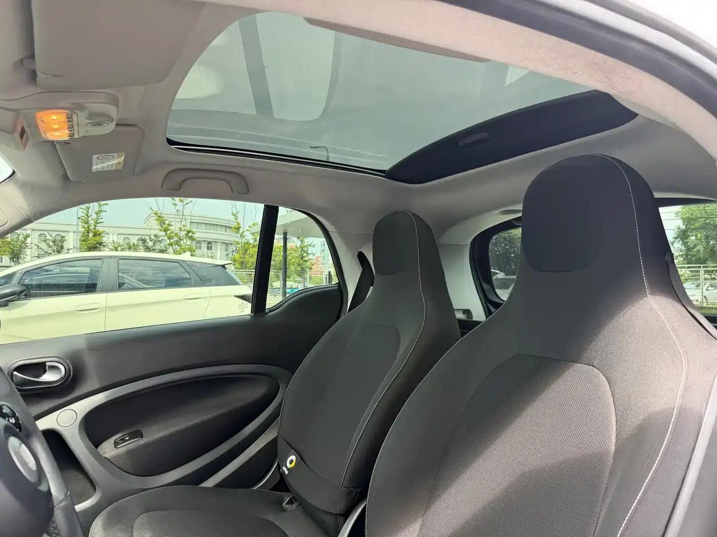 2015 Smart Fortwo 1.0L 52kW Hardtop Passion Edition — миниатюра 12
