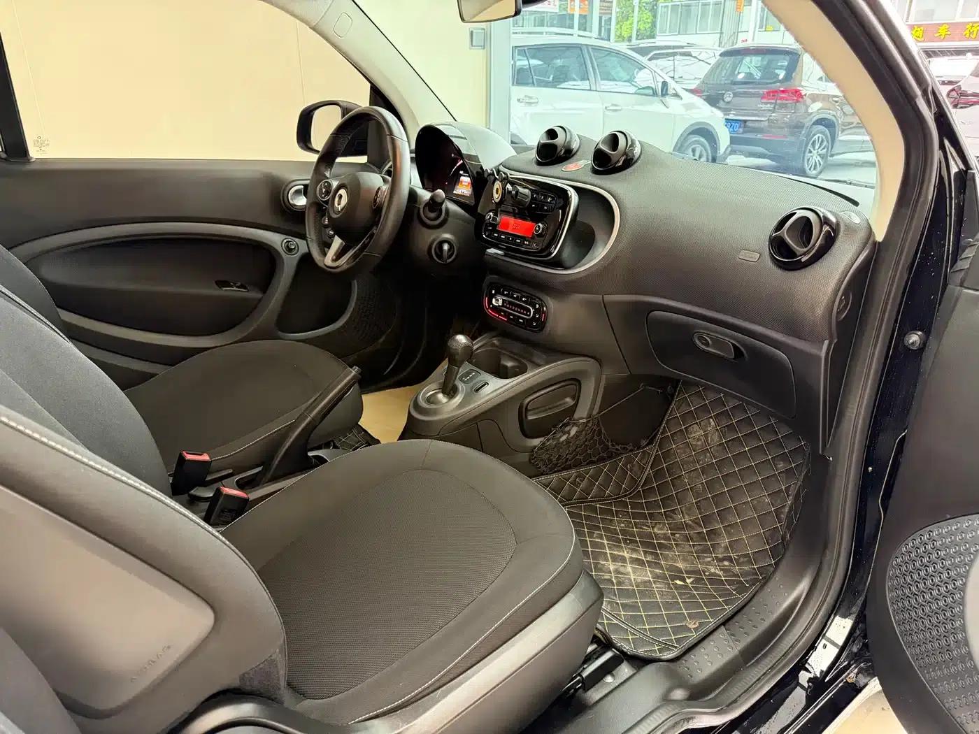2019 Smart Fortwo 0.9T 66kW Hardtop Wind Power Edition (China VI Emission Standard) — миниатюра 6