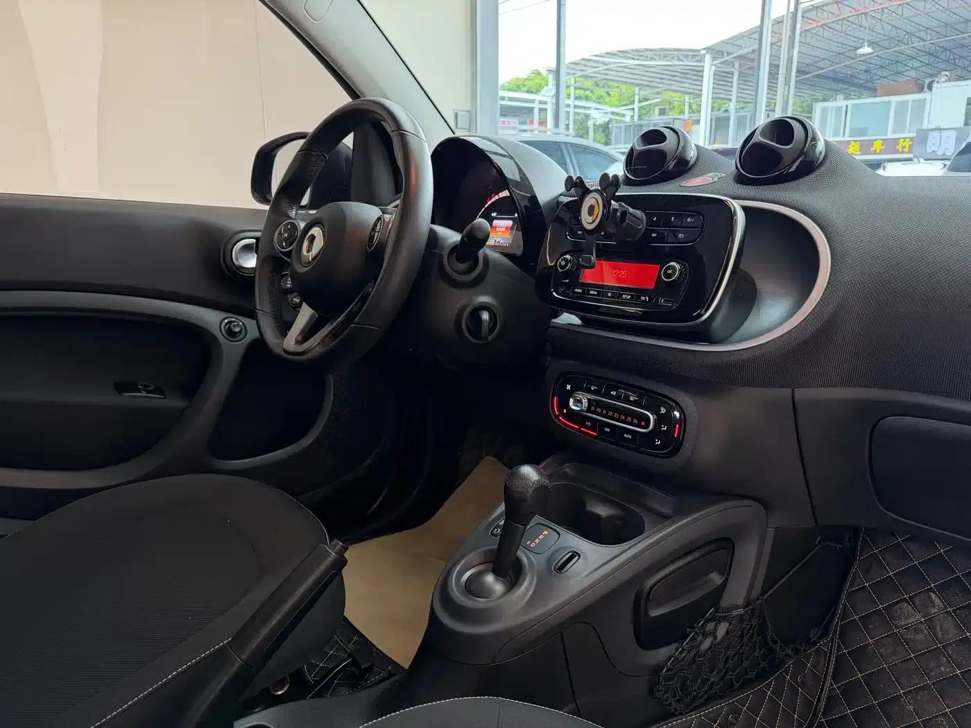 2019 Smart Fortwo 0.9T 66kW Hardtop Wind Power Edition (China VI Emission Standard) — миниатюра 7