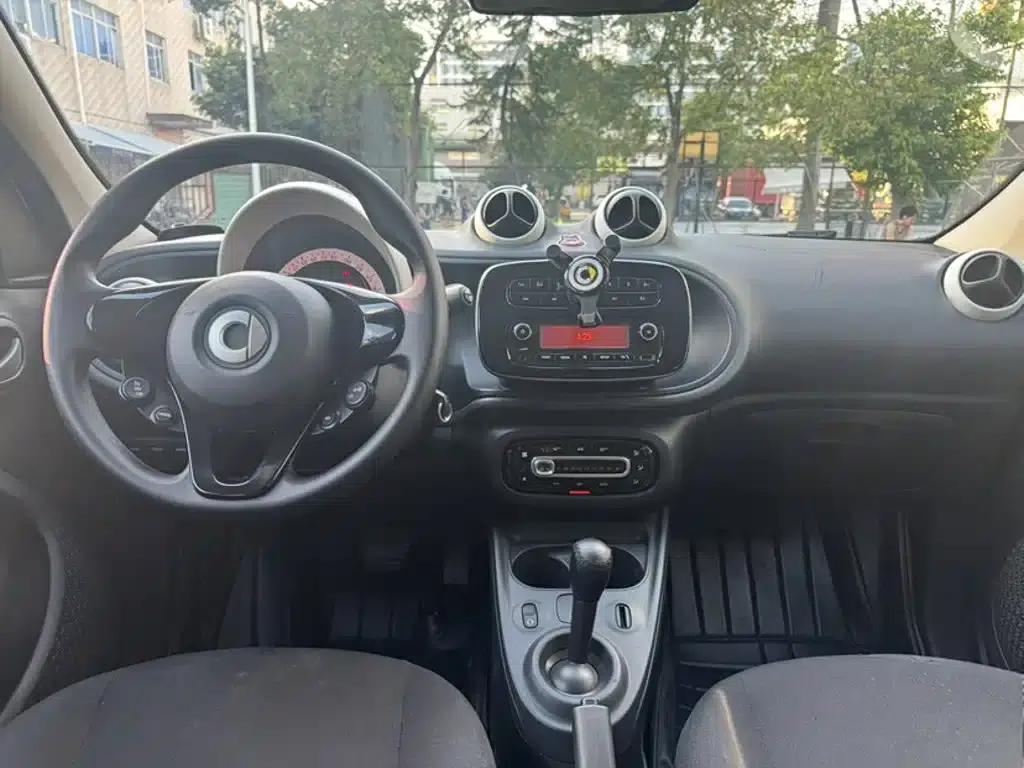 2016 Smart Forfour 1.0L 52kW Dynamic Edition — миниатюра 10