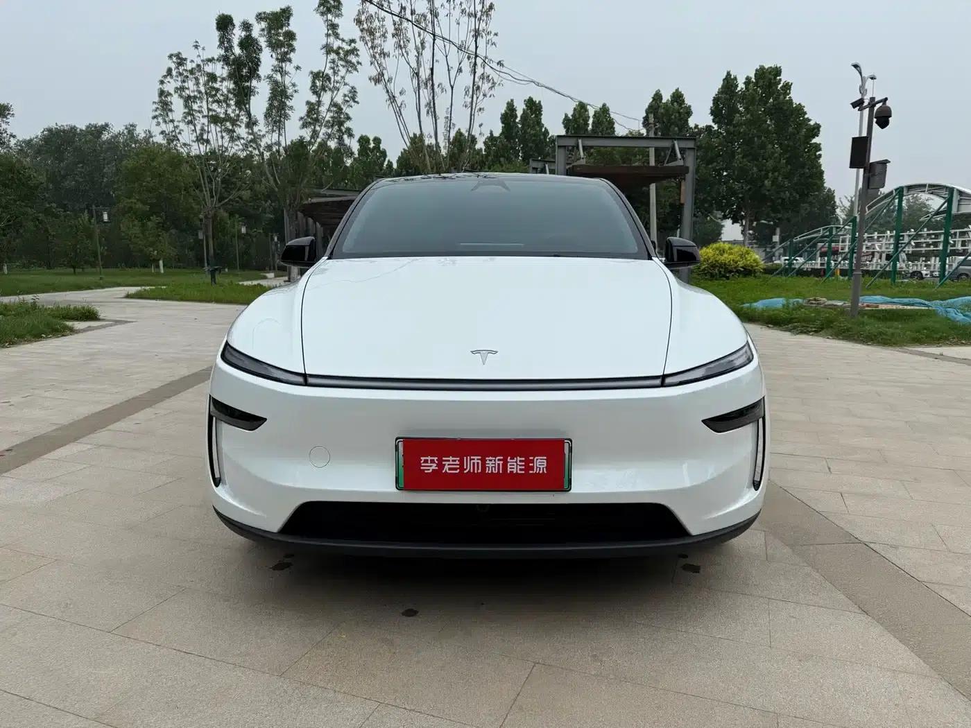 Model Y 2025 Rear-Wheel Drive — миниатюра 2