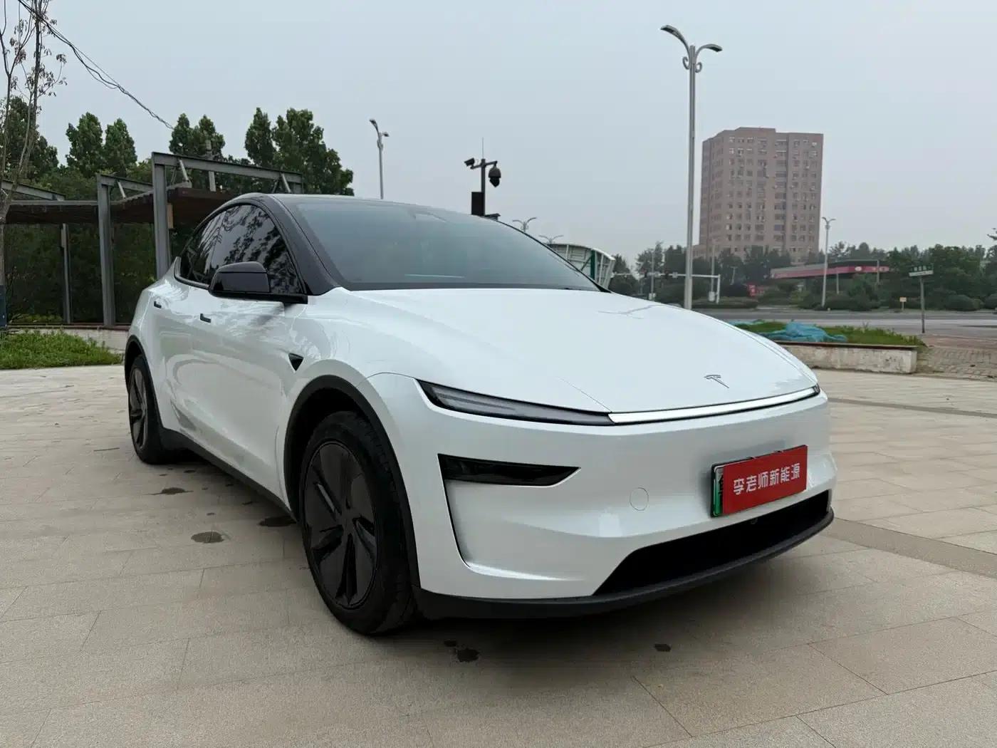 Model Y 2025 Rear-Wheel Drive — миниатюра 3
