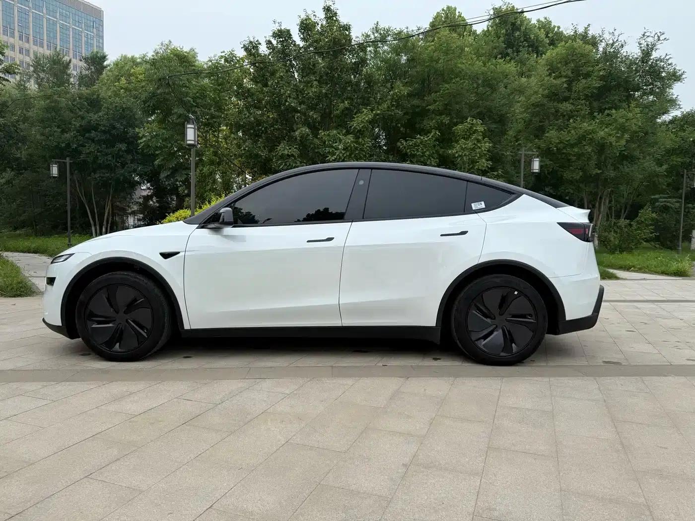 Model Y 2025 Rear-Wheel Drive — миниатюра 5
