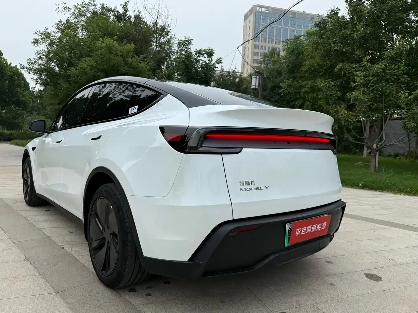 Model Y 2025 Rear-Wheel Drive — миниатюра 6