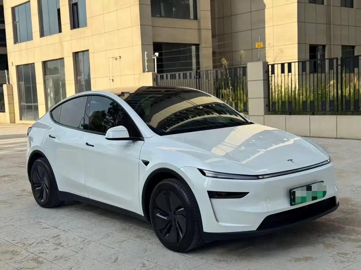 Model Y 2026 Long Range Rear-Wheel Drive — миниатюра 3