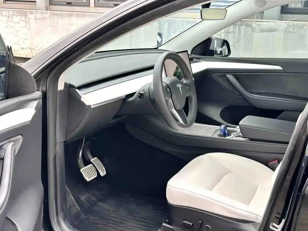 Model Y 2023 Rear-Wheel Drive — миниатюра 3