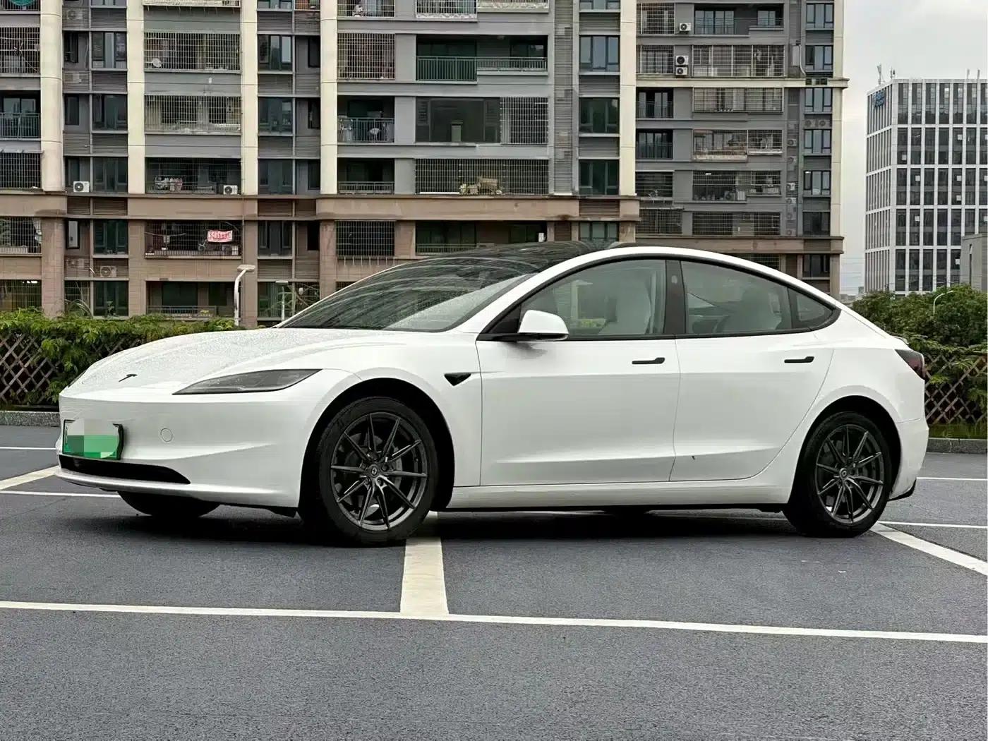 Model 3 2025 Rear-Wheel Drive — миниатюра 1