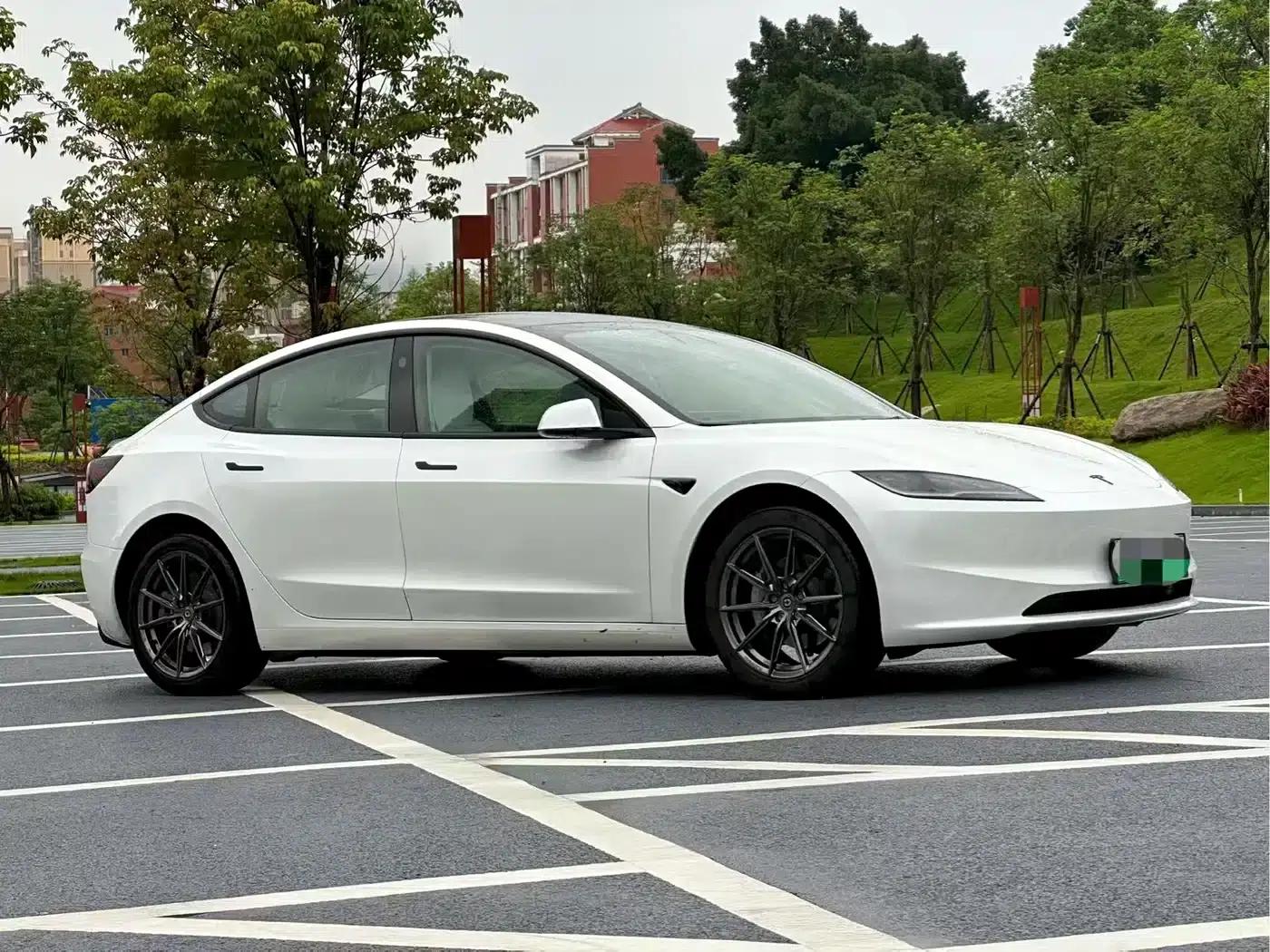 Model 3 2025 Rear-Wheel Drive — миниатюра 3