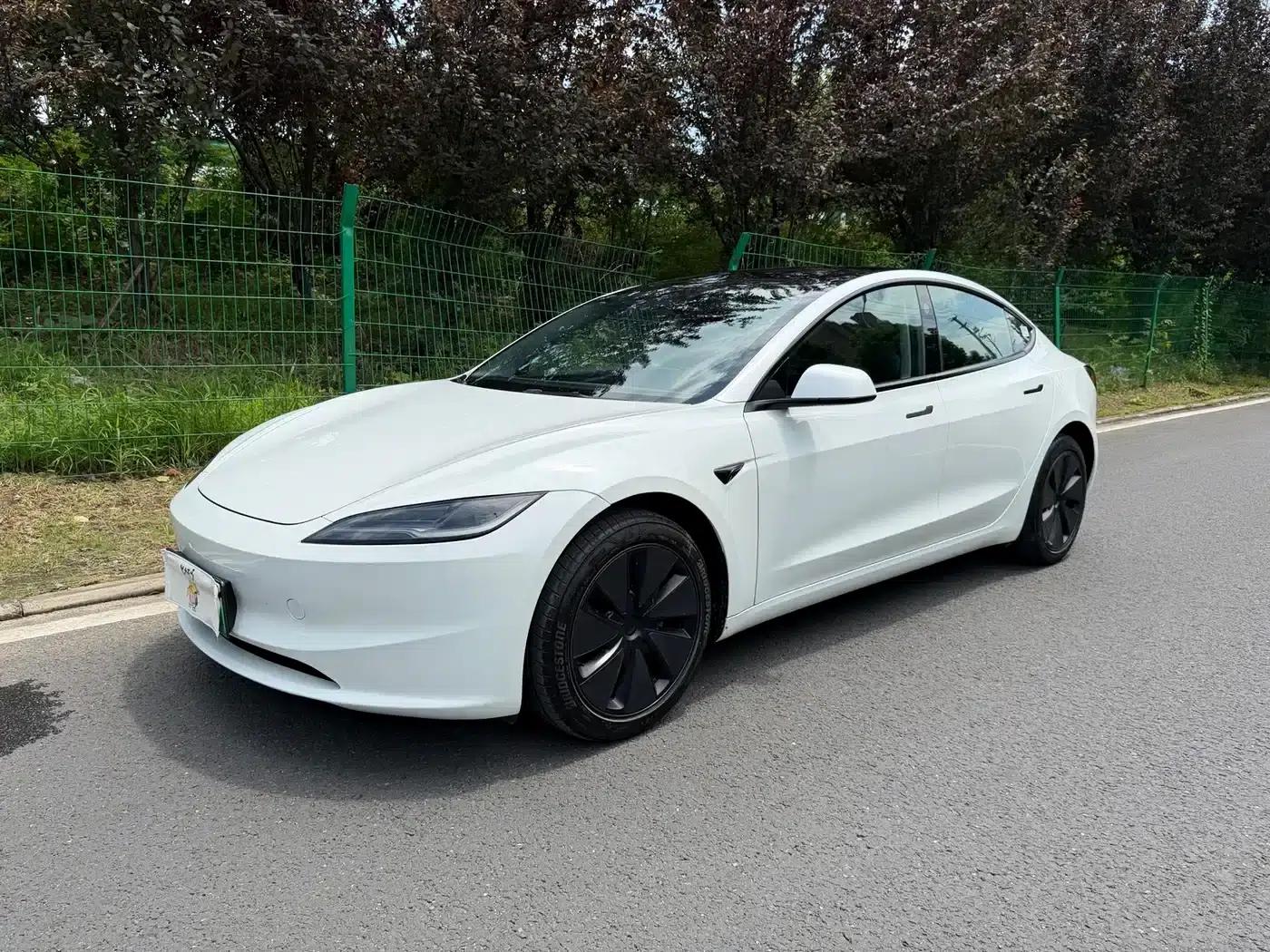 Model 3 2025 Rear-Wheel Drive — миниатюра 1