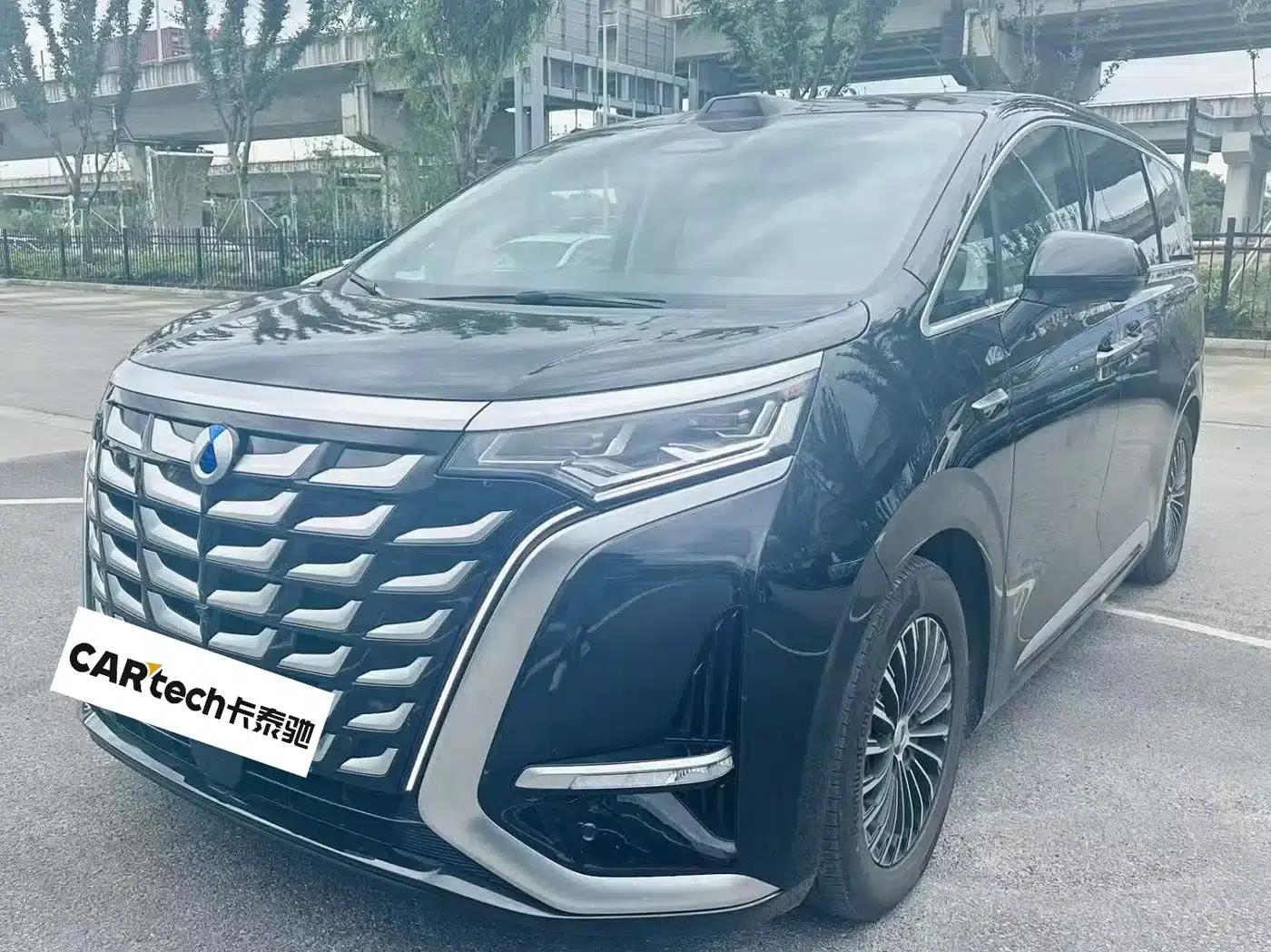 Denza D9 2025 DM-i Smart Driving Edition 1020 AWD Flagship Model — миниатюра 2